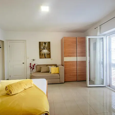 House Skrabic * マカルスカ